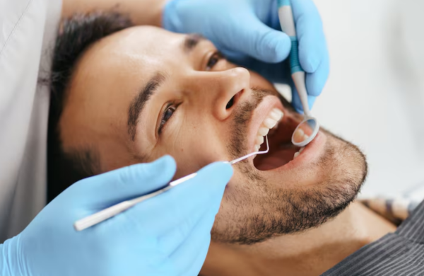 Erstklassige zahnärztliche Leistungen, die Ihre Mundgesundheit verbessern und Ihr Lächeln verschönern